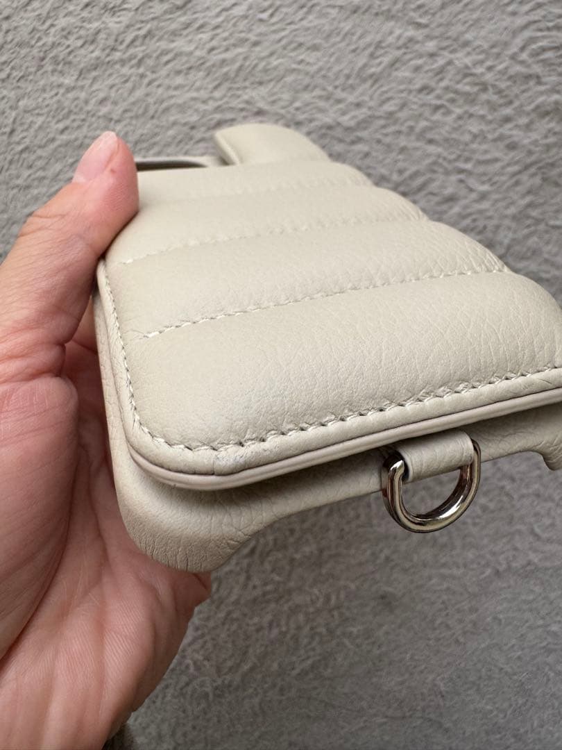 DEMIU　BALLON iPhone15ProMax ベージュ　ストラップ