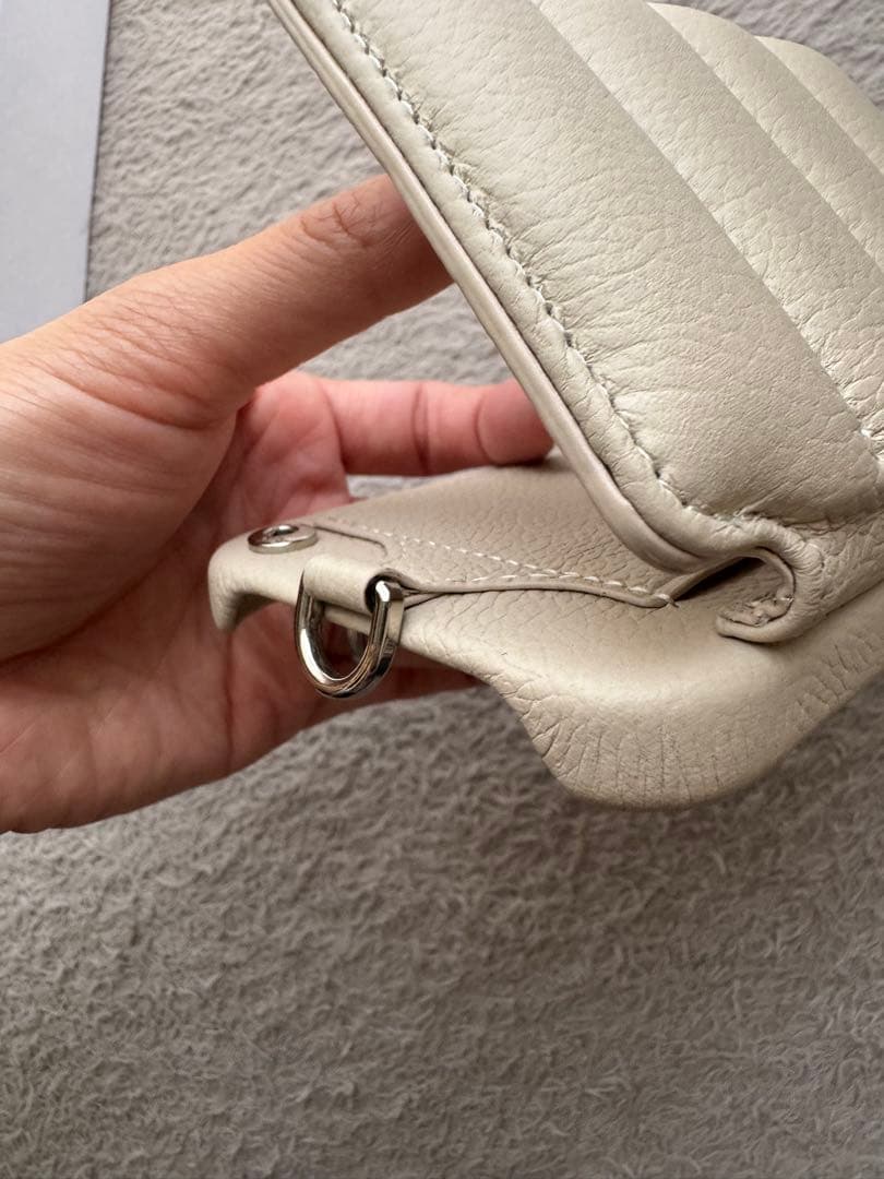 DEMIU　BALLON iPhone15ProMax ベージュ　ストラップ