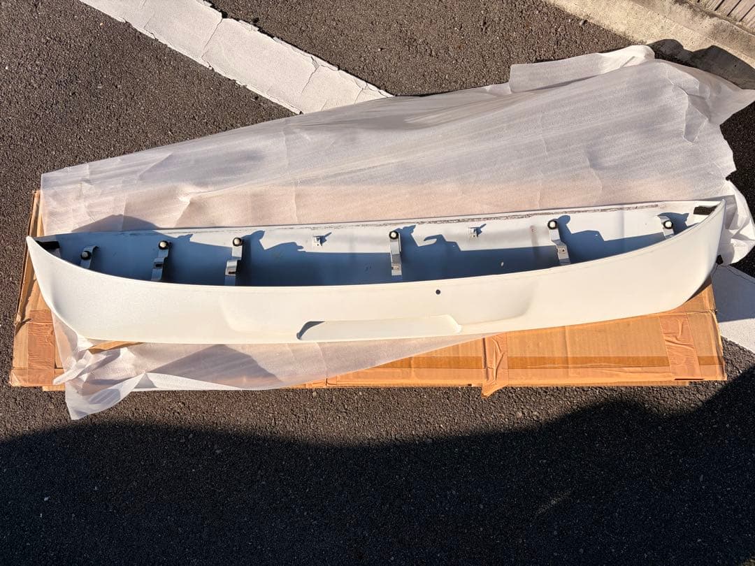 え品　日産エルグランドE52 純正OPリアスポイラー