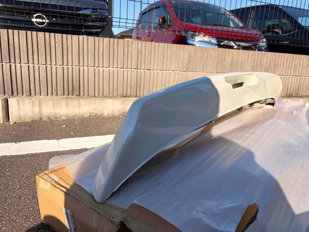 え品　日産エルグランドE52 純正OPリアスポイラー