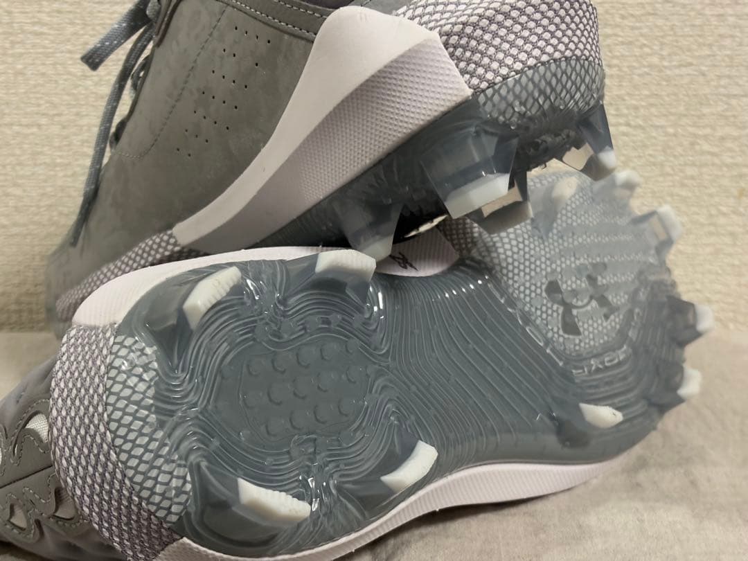 【日本未発売】UNDER ARMOUR海外モデル スパイク シルバー27.5 ②