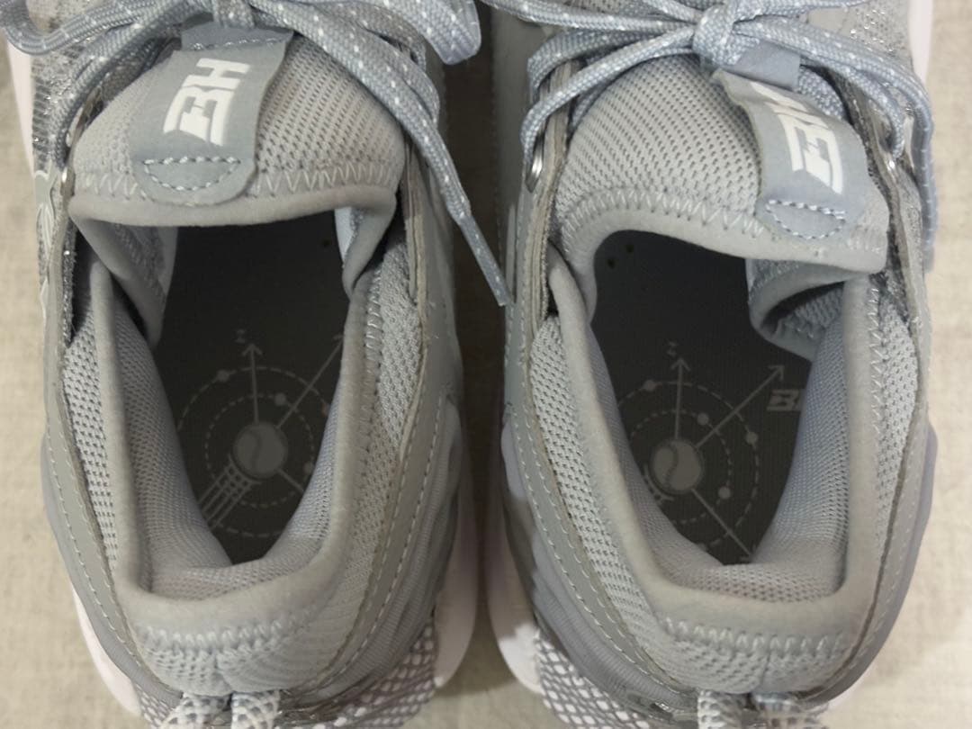 【日本未発売】UNDER ARMOUR海外モデル スパイク シルバー27.5 ②