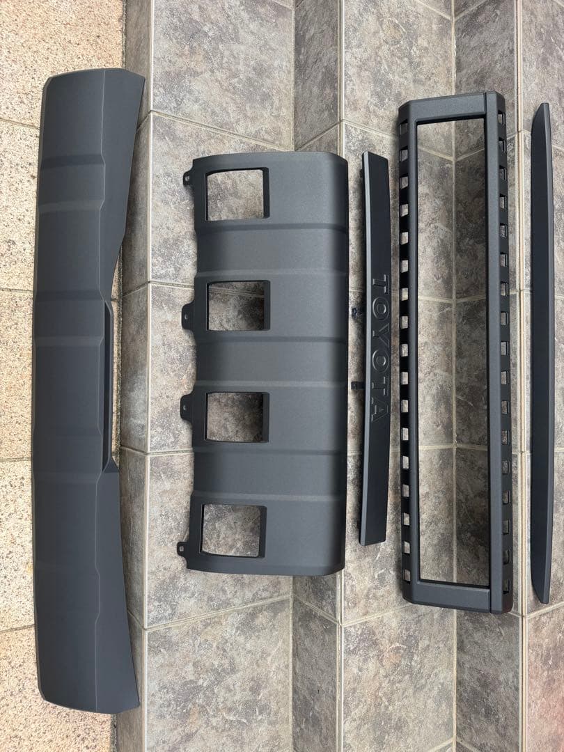 ②ランドクルーザー　250 グリル　フルセット　ラプターライナー塗装