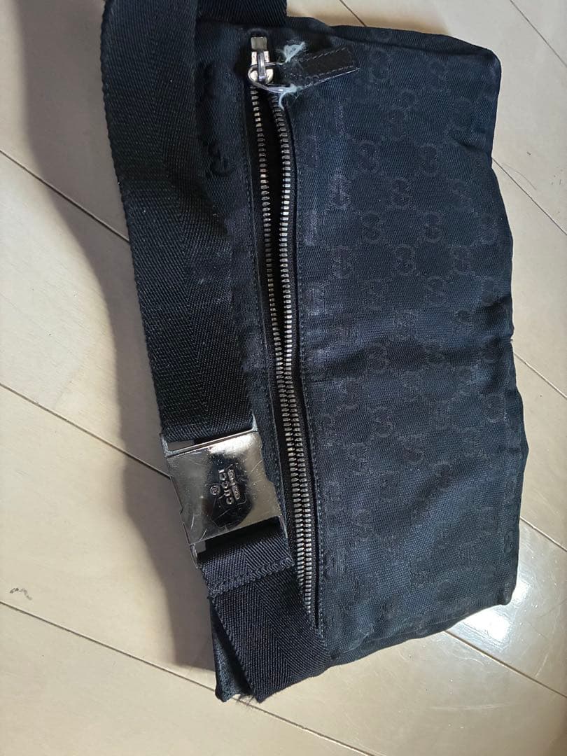 GUCCI ブラック ショルダーバッグ