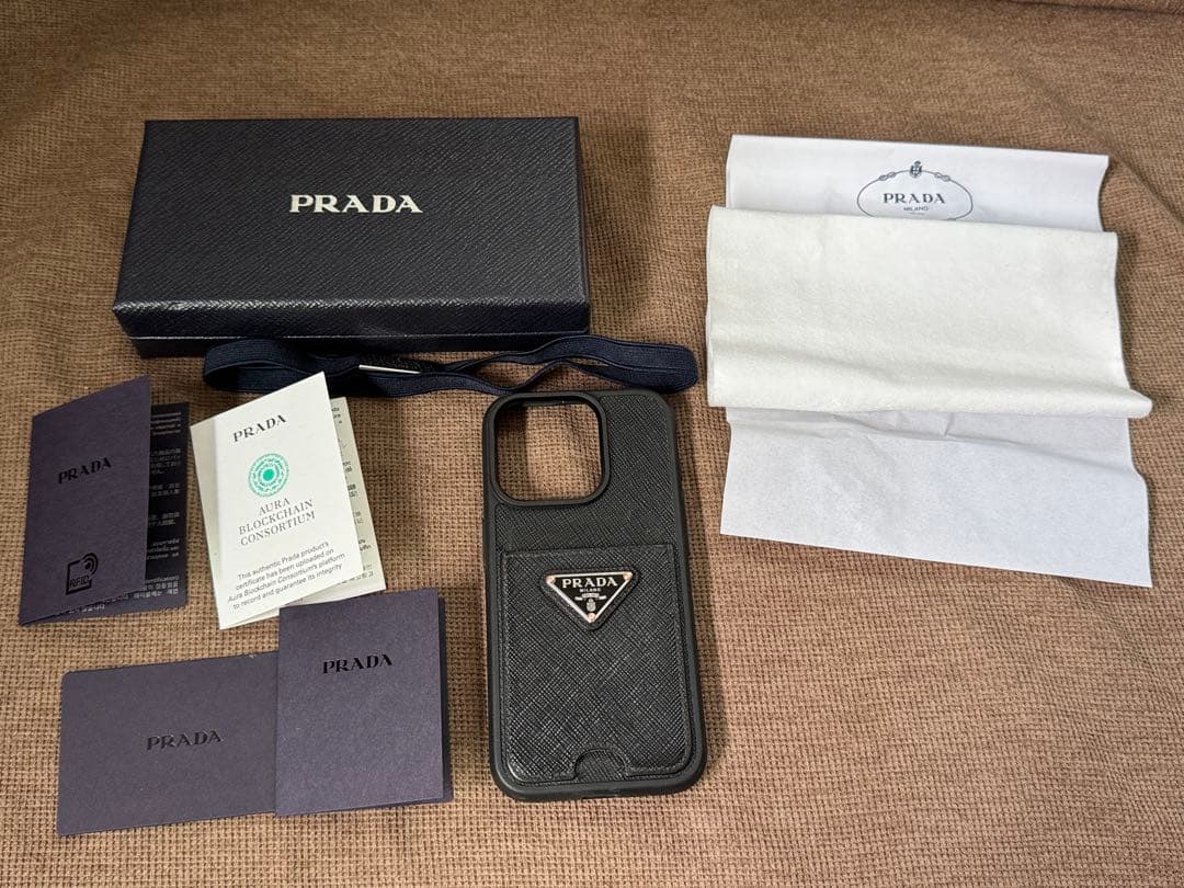 ★美品　PRADA プラダ　iPhone 15Pro ケース★