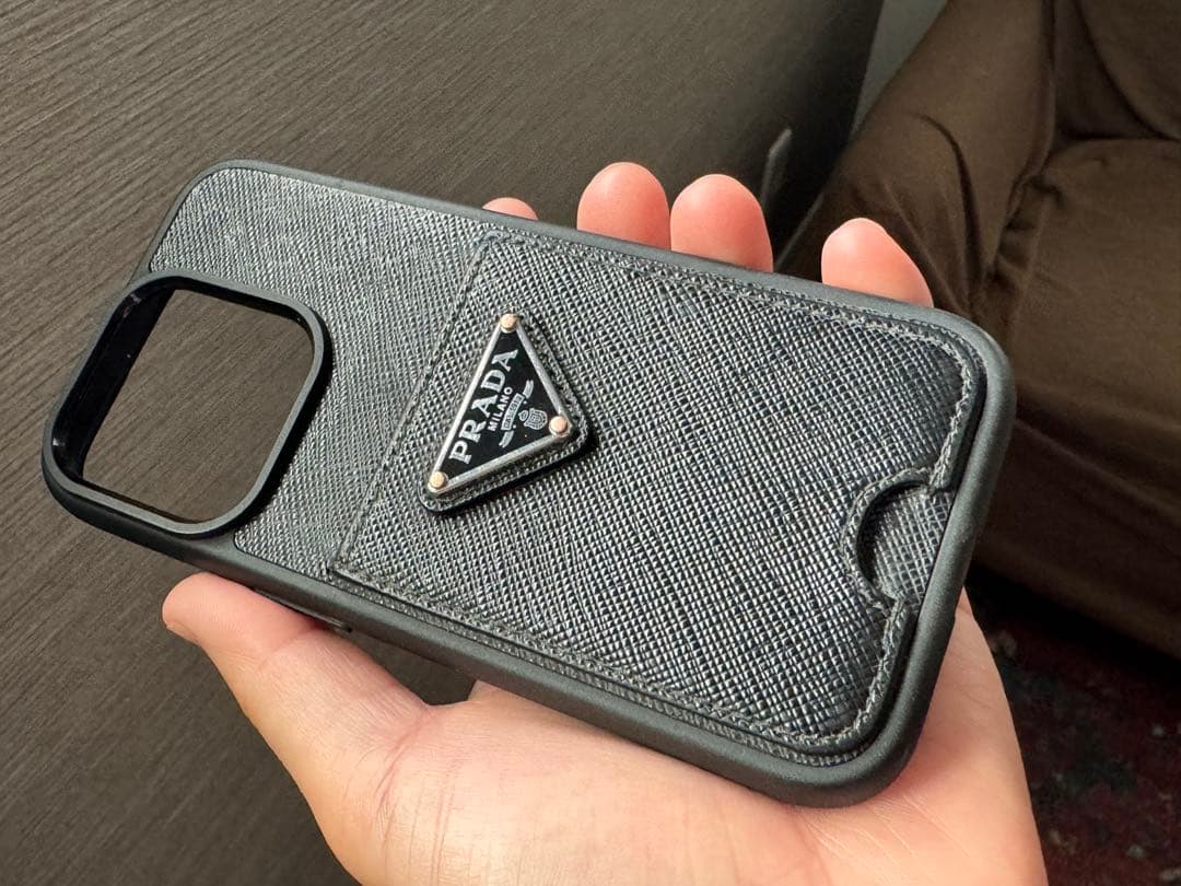 ★美品　PRADA プラダ　iPhone 15Pro ケース★