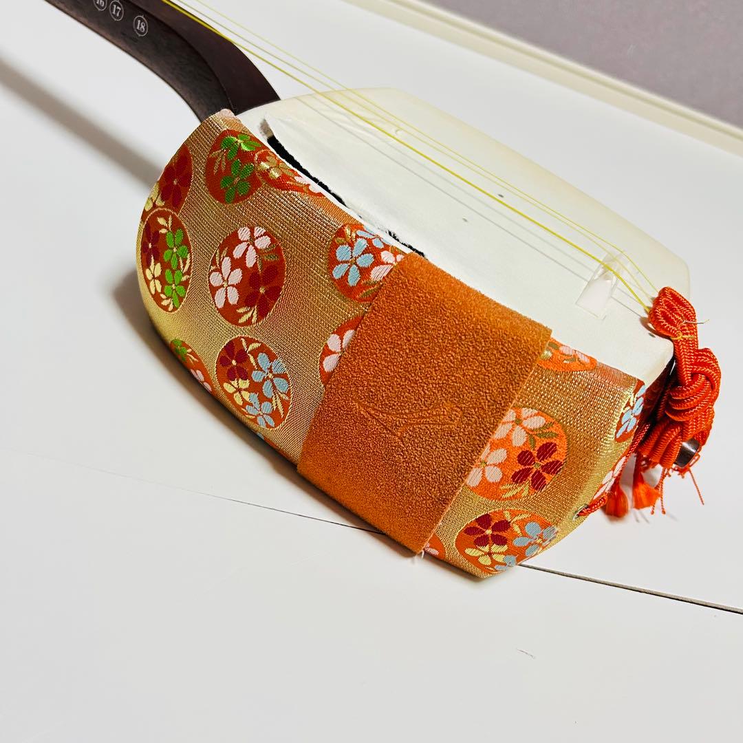 【超高級 美品】三味線 中棹 紅木 プロ仕様 正寸 天然皮 付属品多数あり