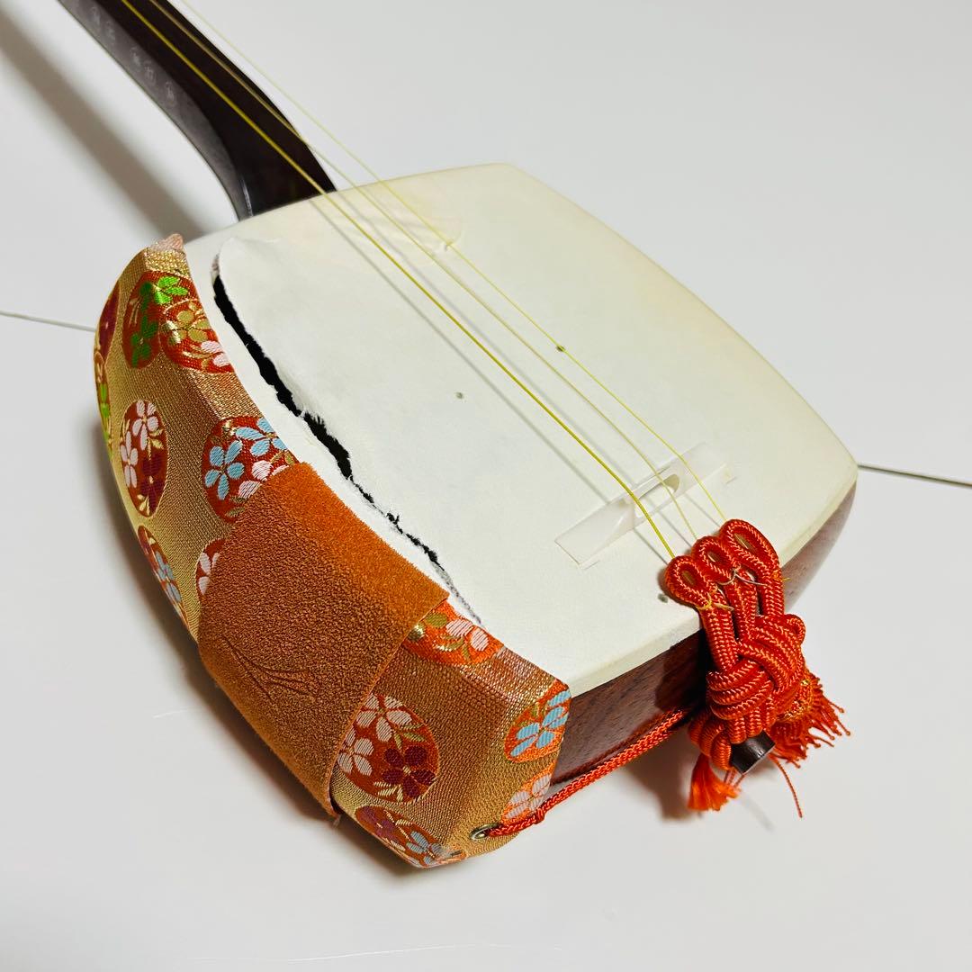 【超高級 美品】三味線 中棹 紅木 プロ仕様 正寸 天然皮 付属品多数あり