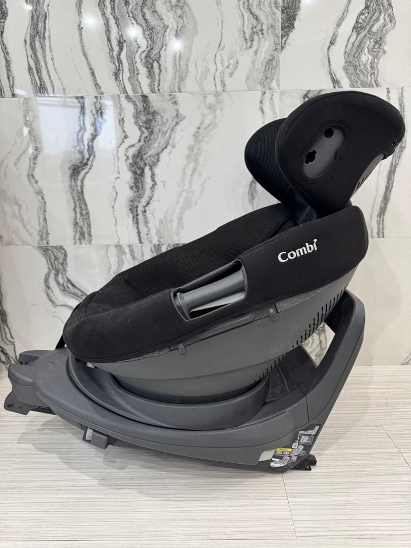 CombiTHE S ISOFIXエッグショック　チャイルドシート