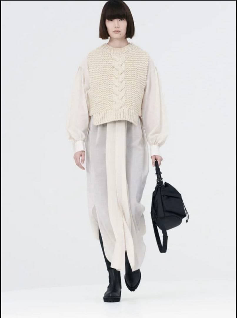 HYKE CABLE-KNIT CROPPED VEST ケーブルニットベスト