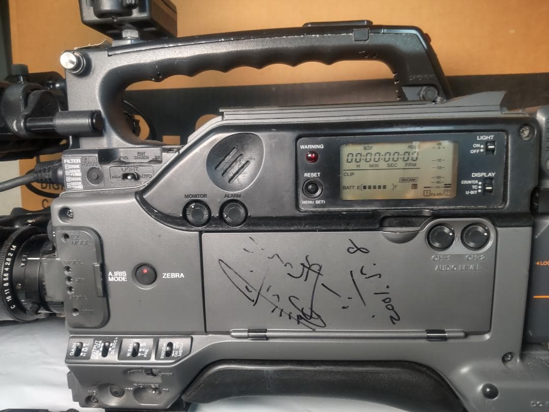 業務用　DVCAMカメラ　SONY DSR-300A