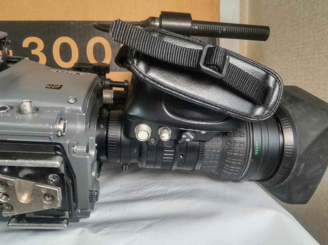 業務用　DVCAMカメラ　SONY DSR-300A