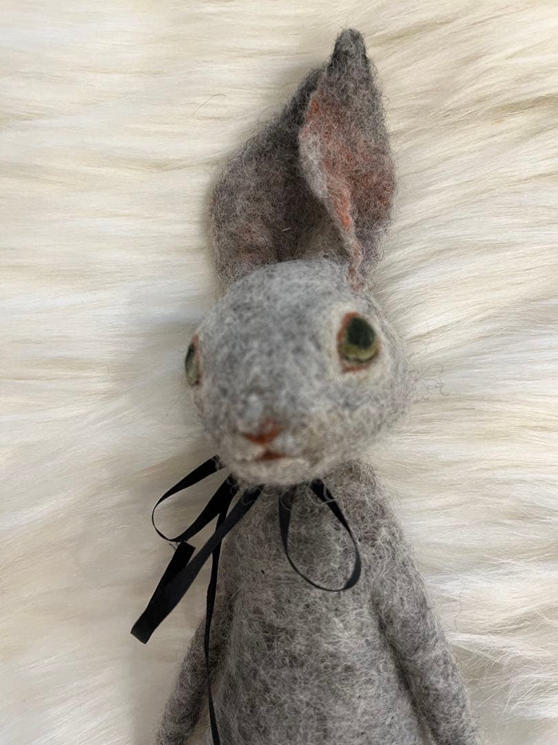 羊毛フェルト ウサギ人形 グレー　作家　ウエノミホコさま