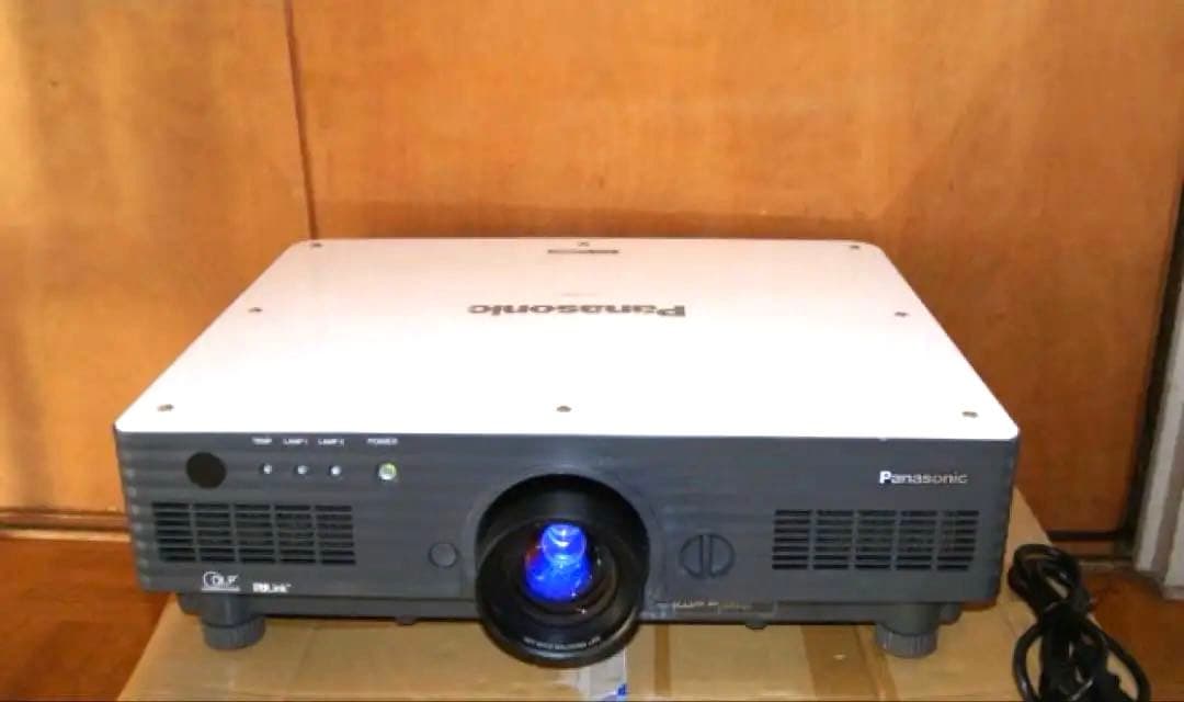 PANASONIC PT-D4000 ★4000ルーメン ランプ使用各693時間