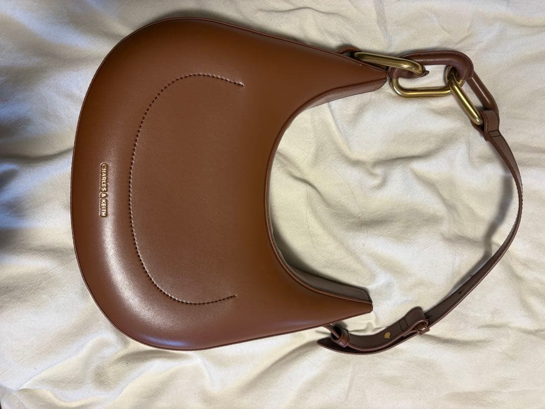 CHARLES & KEITH Kora ショルダーバッグ