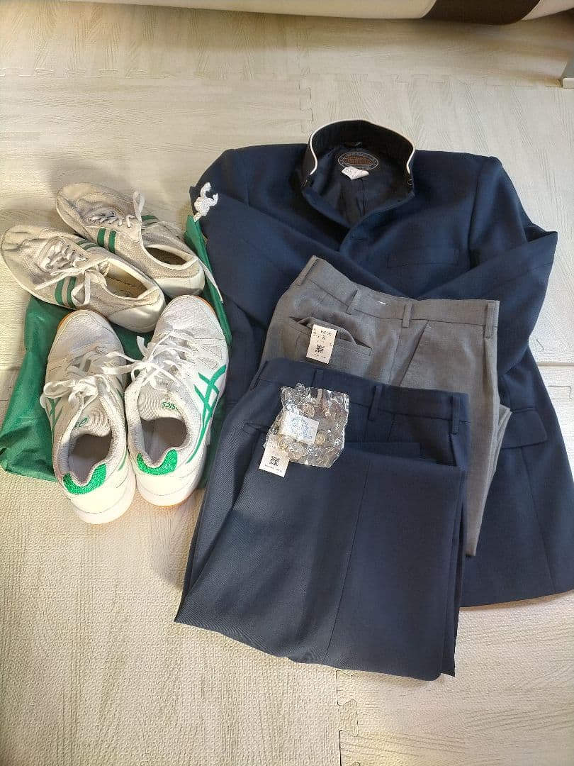 メンズ　スーツ　足立学園