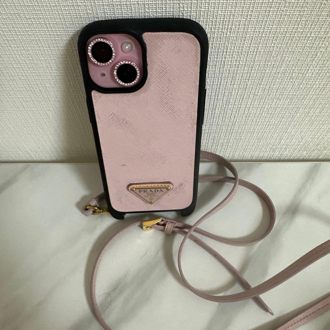 PRADA ピンクレザー iPhone15ケース ストラップ付き