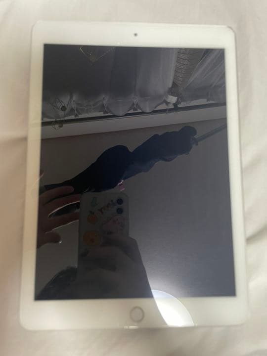 iPadセット‼️（iPad・充電器・イヤホン・キーボード付きケース・変換コード）