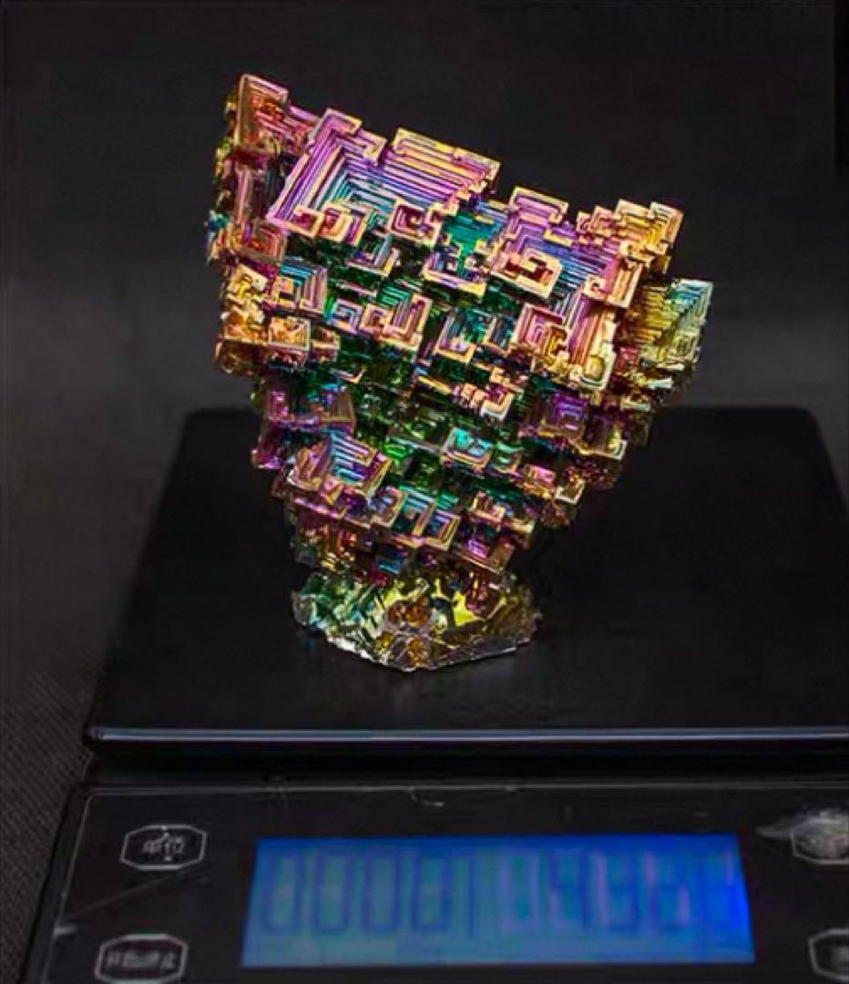 神秘的な美しさを持つビスマス結晶 432gケース付き