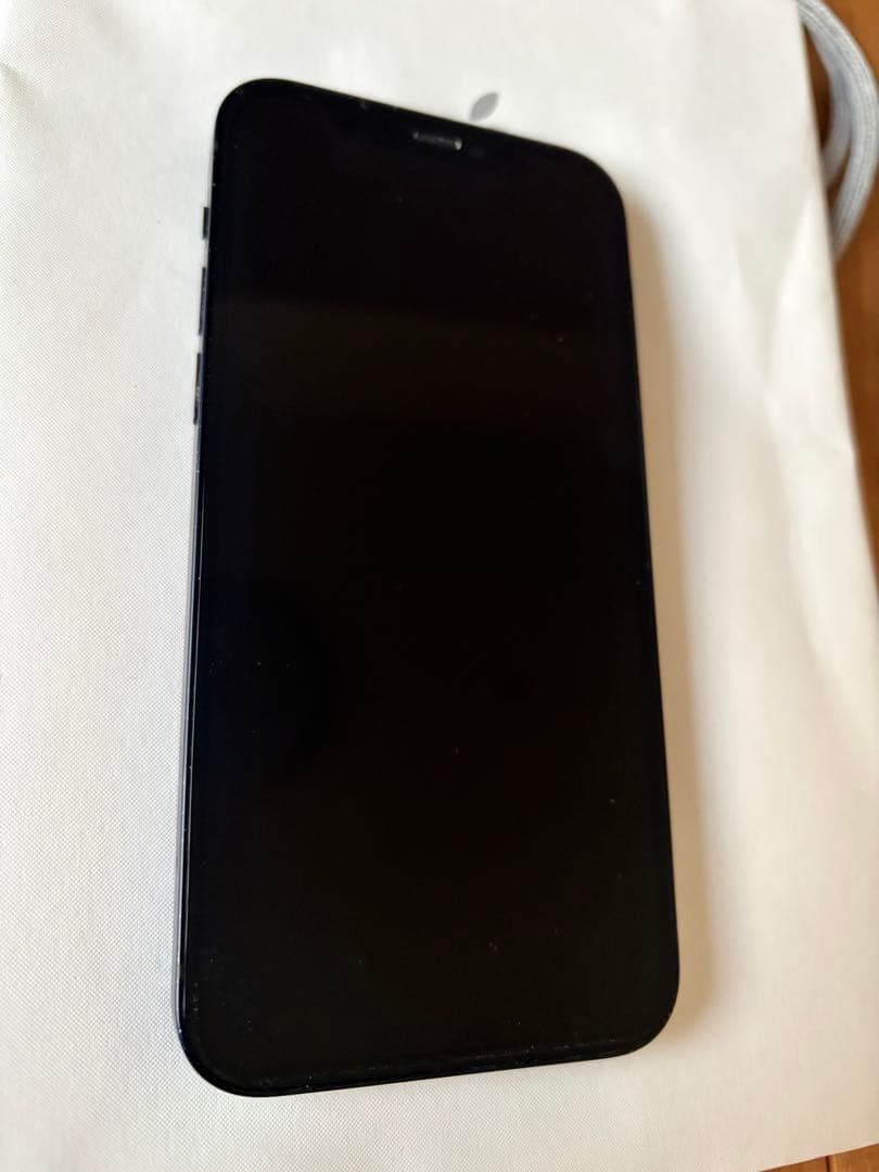 Apple iPhone 12 256GB ブラック 背面ひび割れ