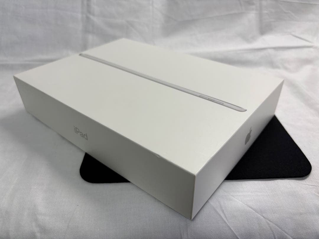 【美品】iPad 第6世代 128GB Wi-Fi シルバー（箱美品・おまけ付）