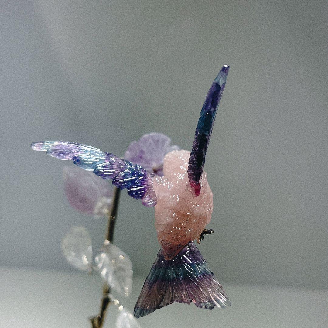 ハチドリ 紫の花付きグリーントルマリン台座ブラジル産NO25-.2366