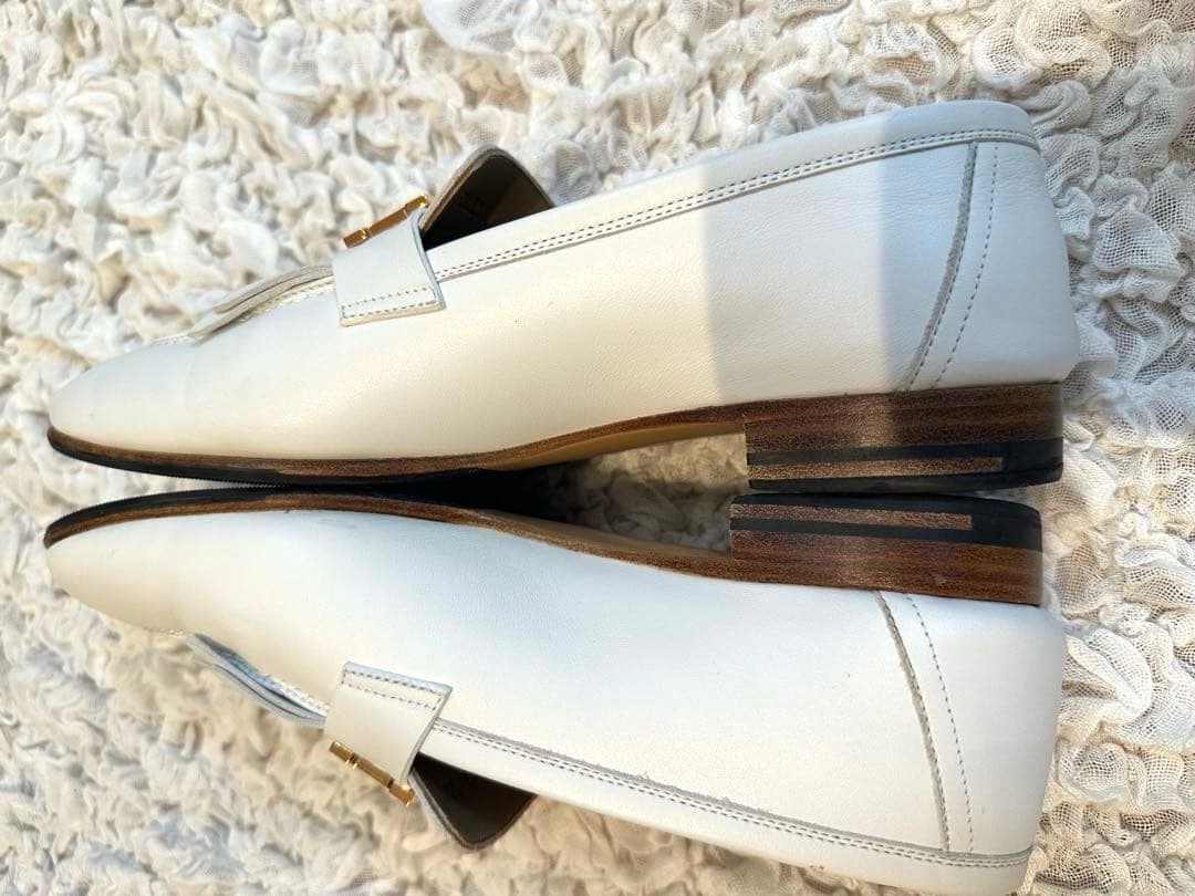 HERMES フリンジ付きホワイトモカシン