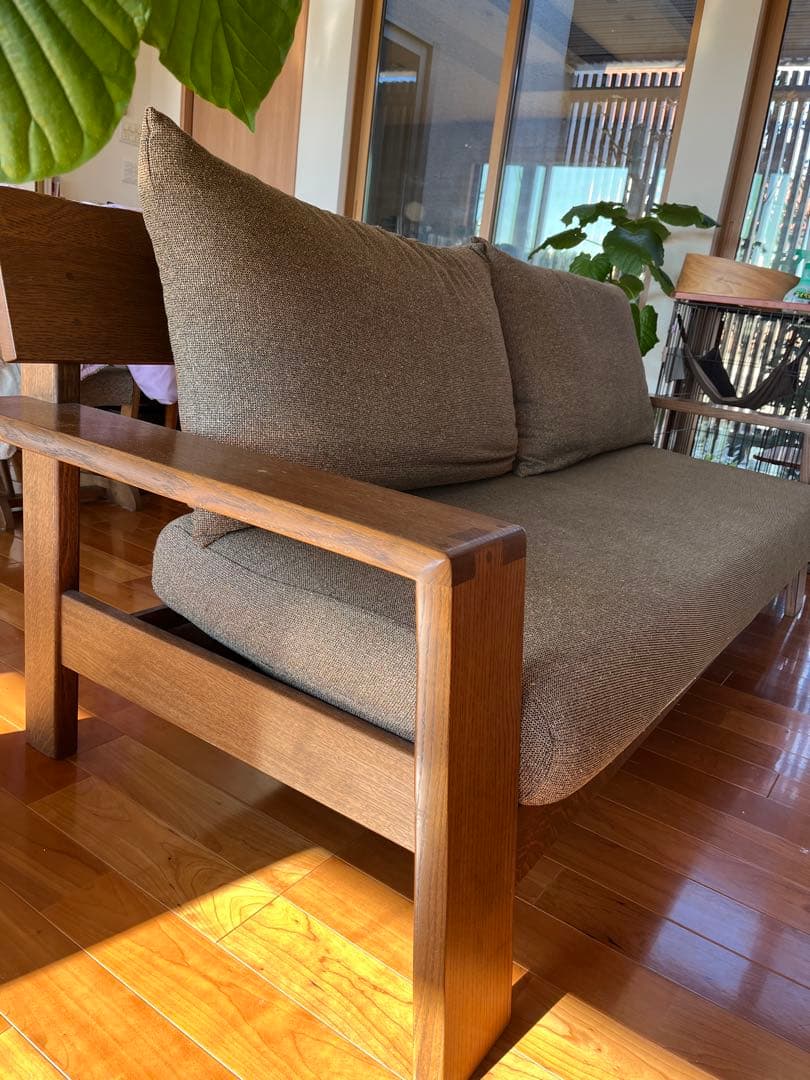 シンプルな木製2人掛け、3人掛けソファ