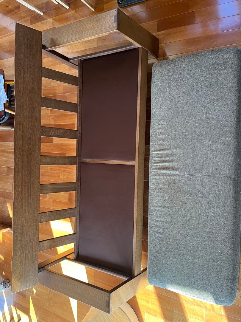 シンプルな木製2人掛け、3人掛けソファ