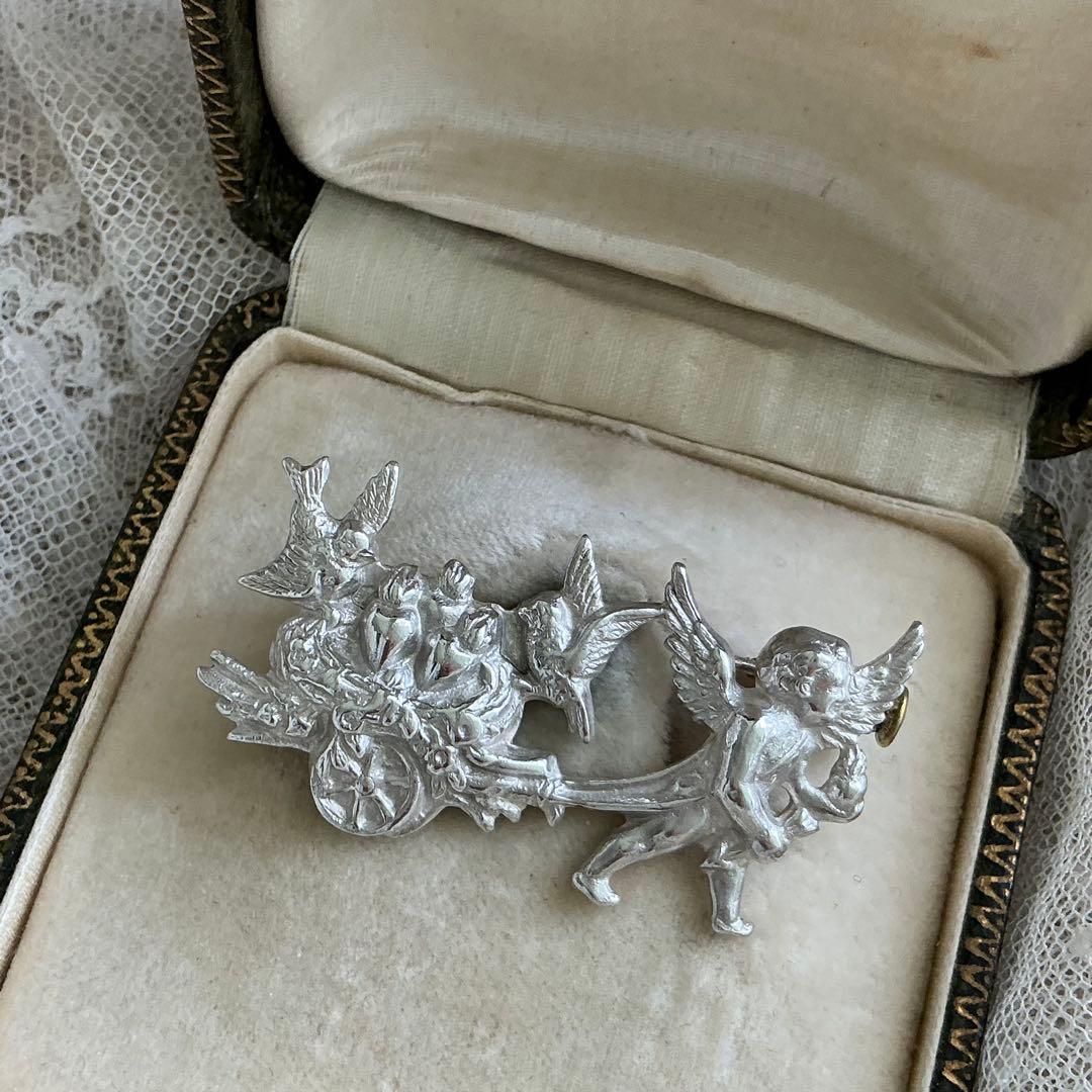フランスアンティーク　天使と小鳥のブローチ　シルバープレート　ドールさんにも♡