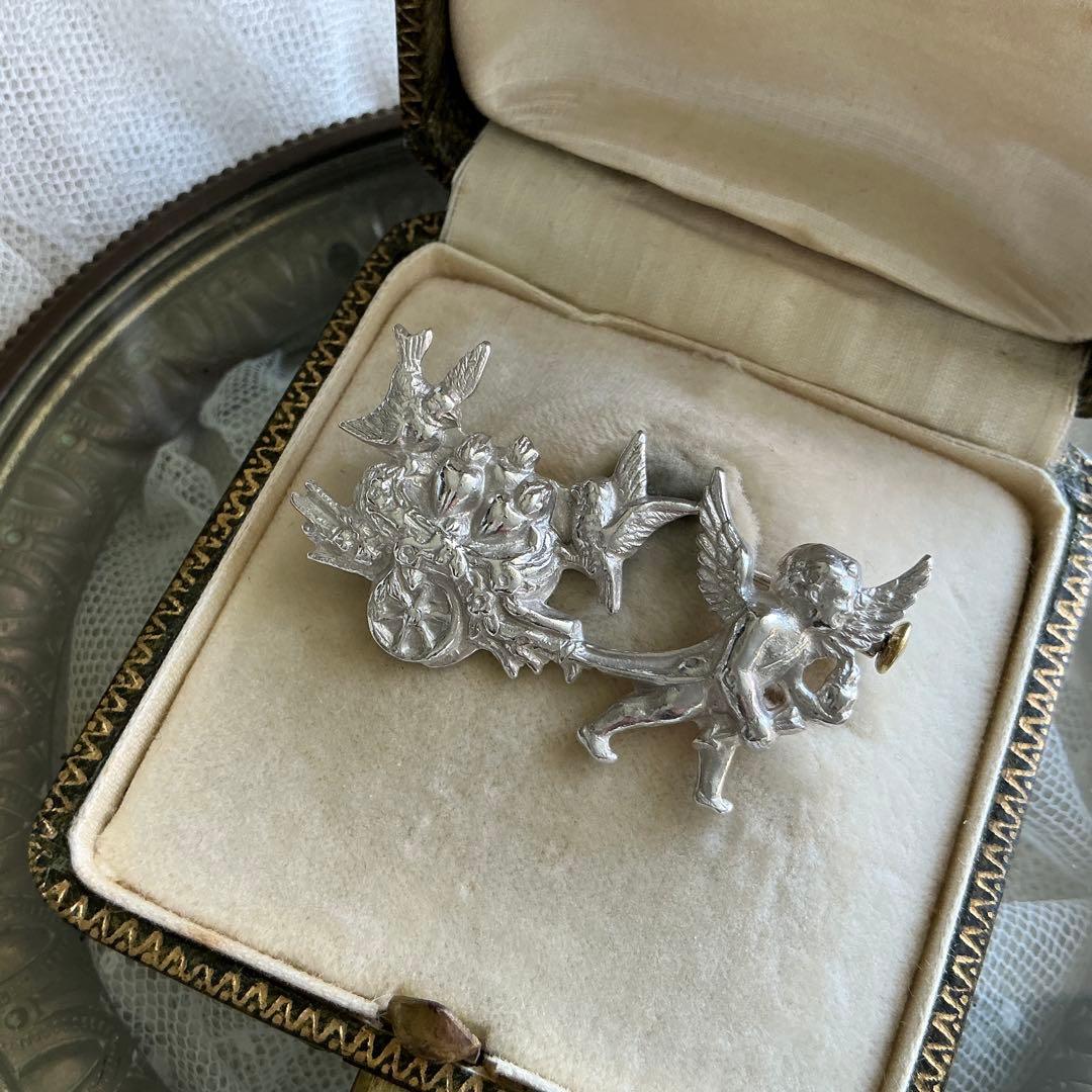 フランスアンティーク　天使と小鳥のブローチ　シルバープレート　ドールさんにも♡