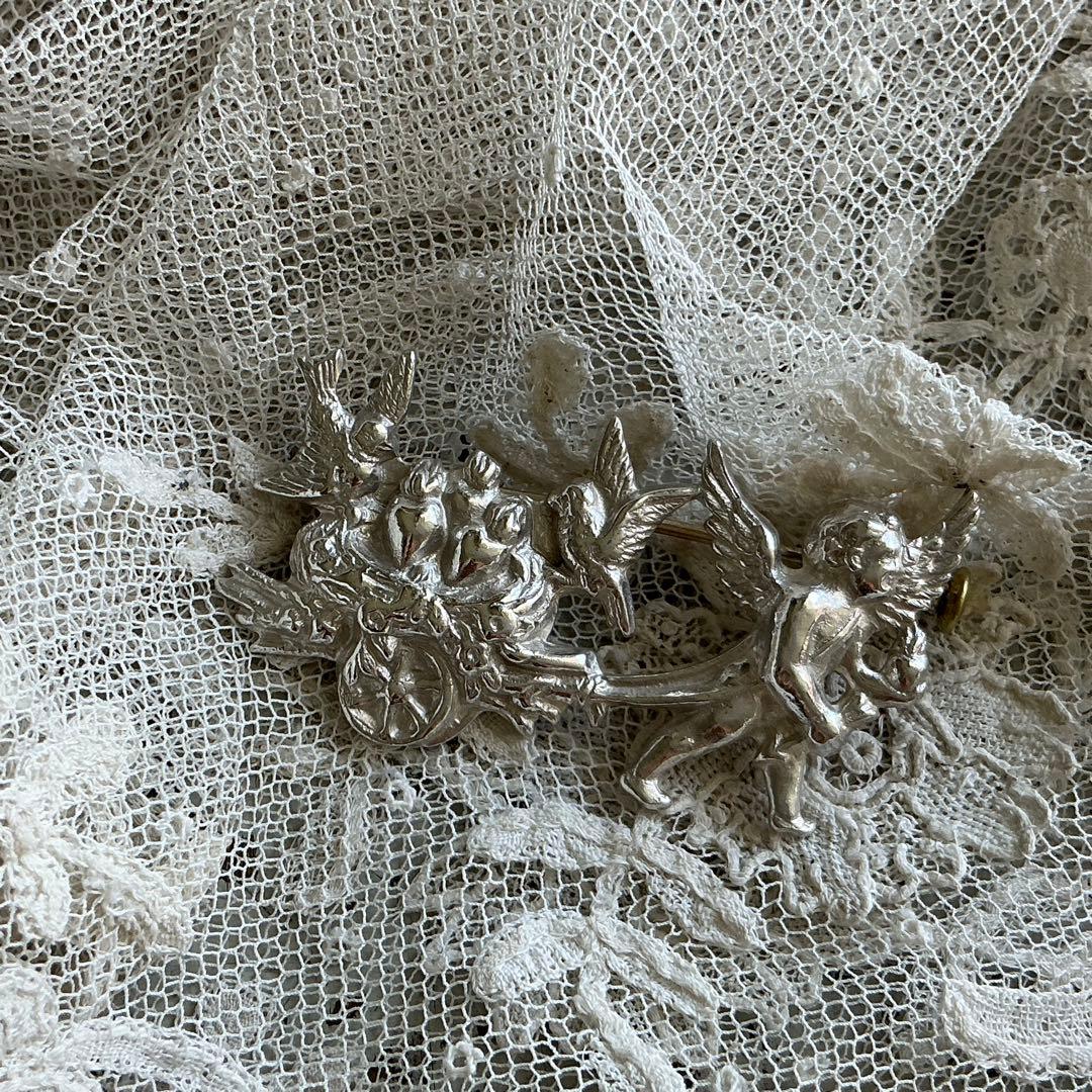 フランスアンティーク　天使と小鳥のブローチ　シルバープレート　ドールさんにも♡