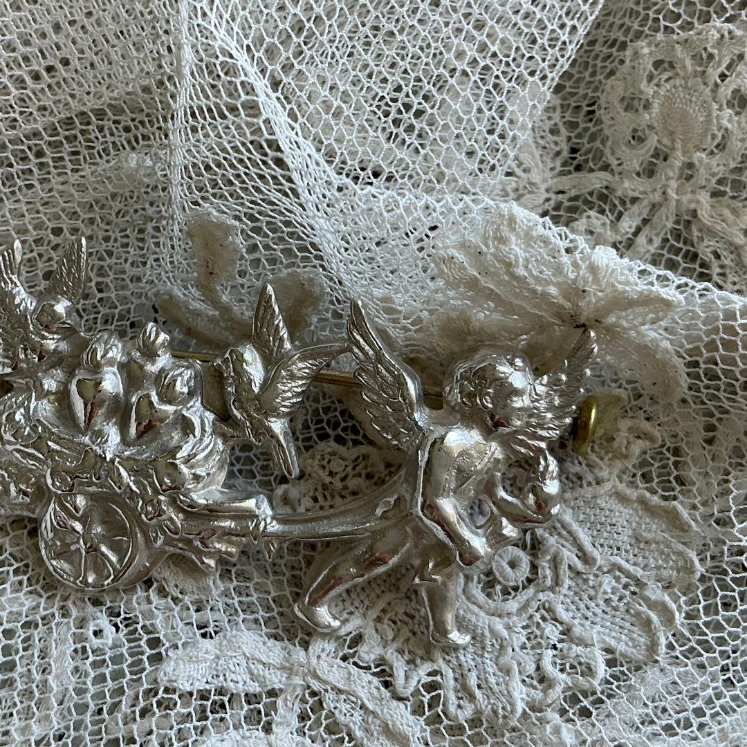 フランスアンティーク　天使と小鳥のブローチ　シルバープレート　ドールさんにも♡