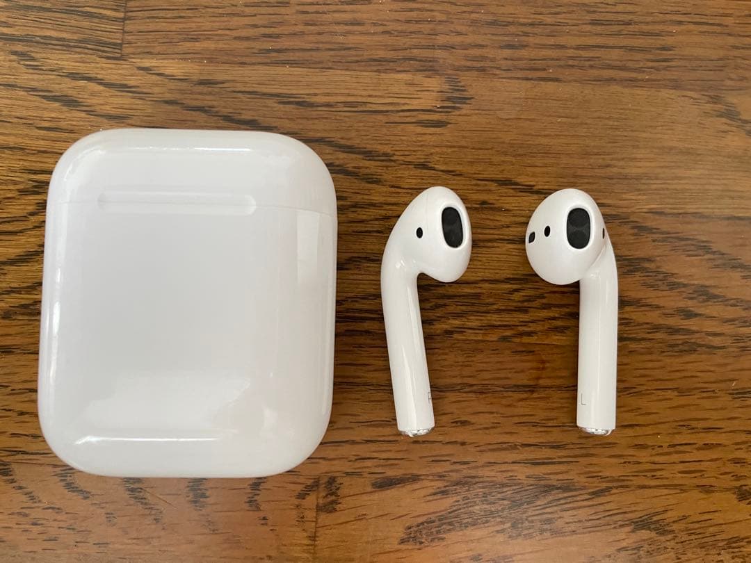 Apple AirPods 第二世代　Lightning