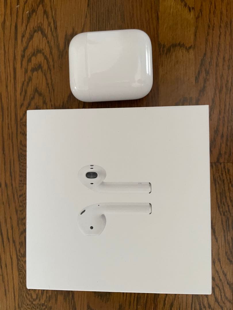 Apple AirPods 第二世代　Lightning