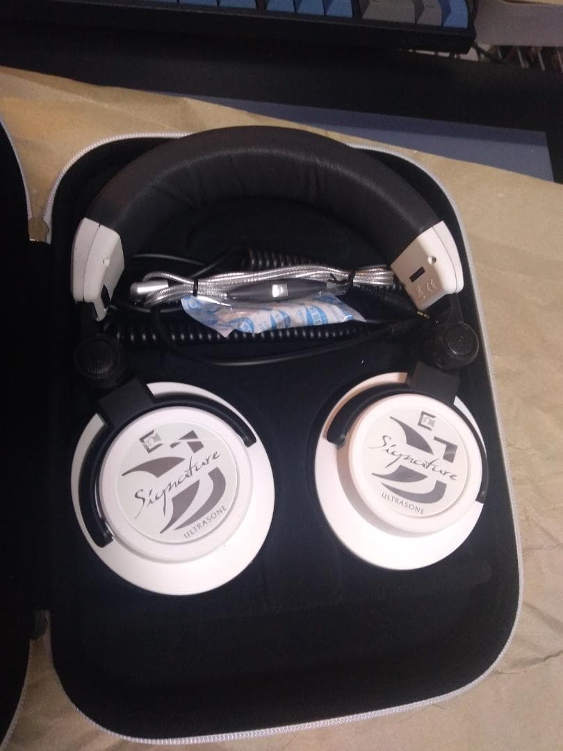 Ultrasone Signature DJ ヘッドホン（未使用品）