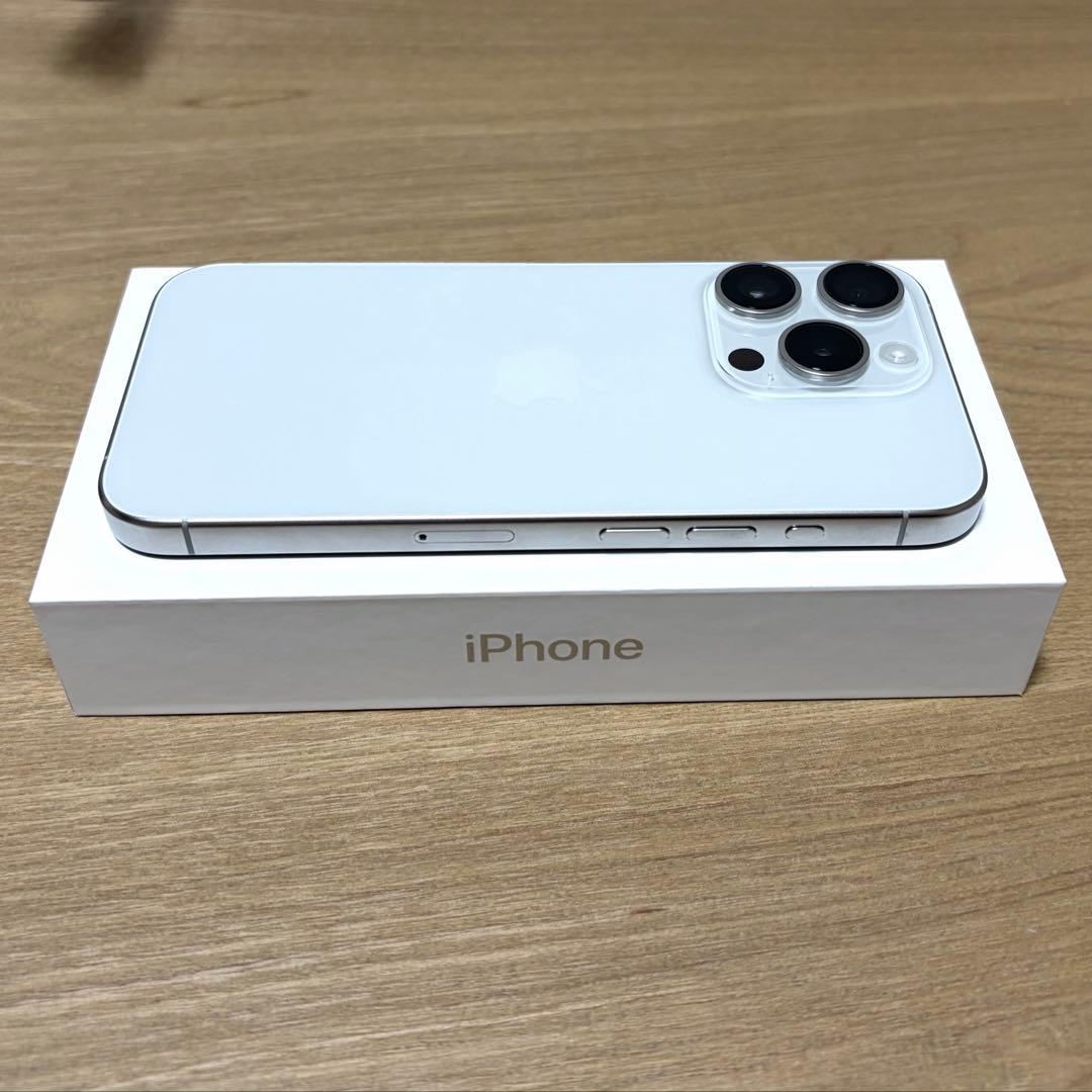 【美品】Apple iPhone 15 Pro ホワイトチタニウム　256GB