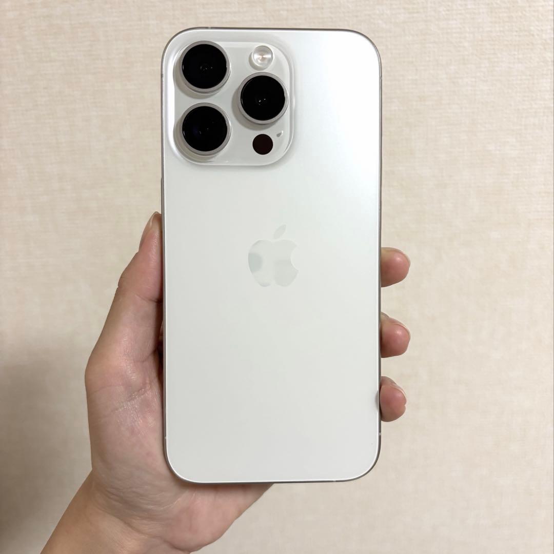 【美品】Apple iPhone 15 Pro ホワイトチタニウム　256GB
