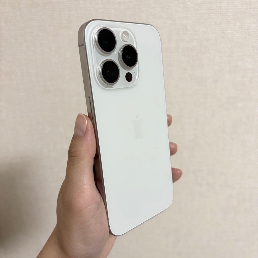 【美品】Apple iPhone 15 Pro ホワイトチタニウム　256GB