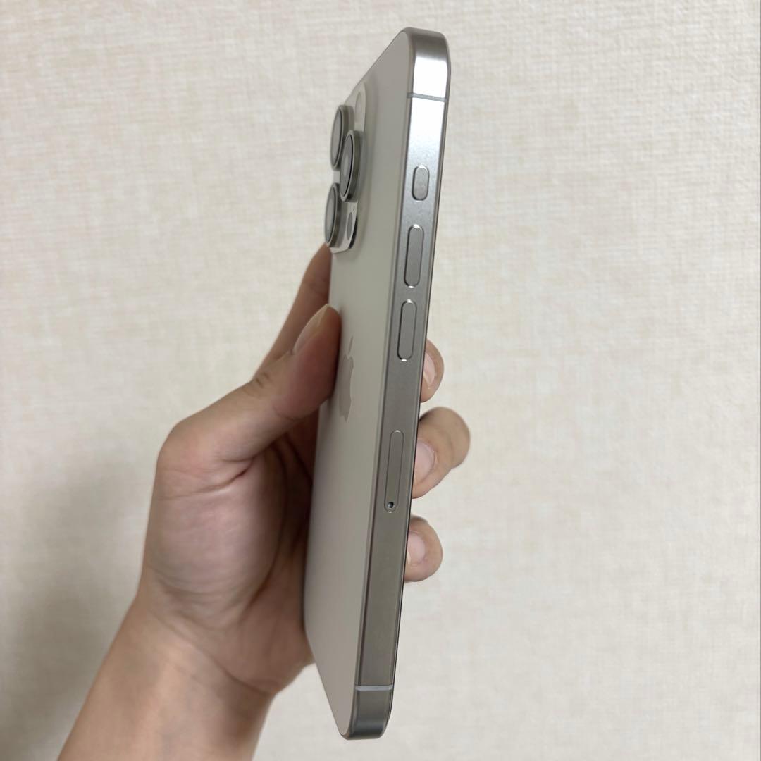 【美品】Apple iPhone 15 Pro ホワイトチタニウム　256GB