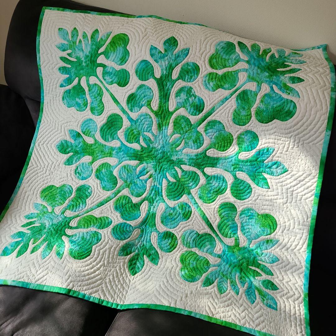 かずごんばぁばです　ハワイアンキルトタペストリー　パンの木