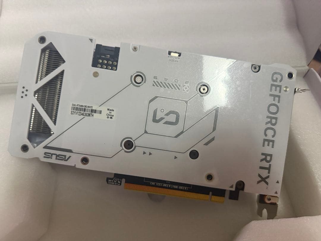 ASUS GeForce RTX 4060 White グラフィックボード
