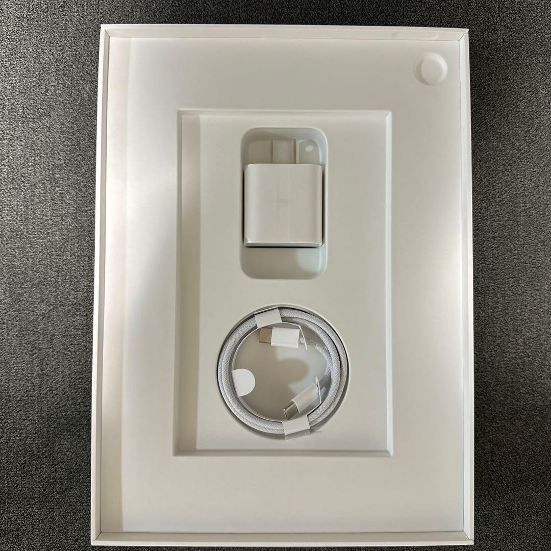【美品】Apple iPad A16（第11世代）　128GB シルバー