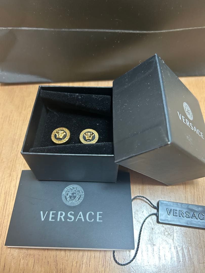 ヴェルサーチVERSACEエナメル メドゥーサ スタッド イヤリング片耳
