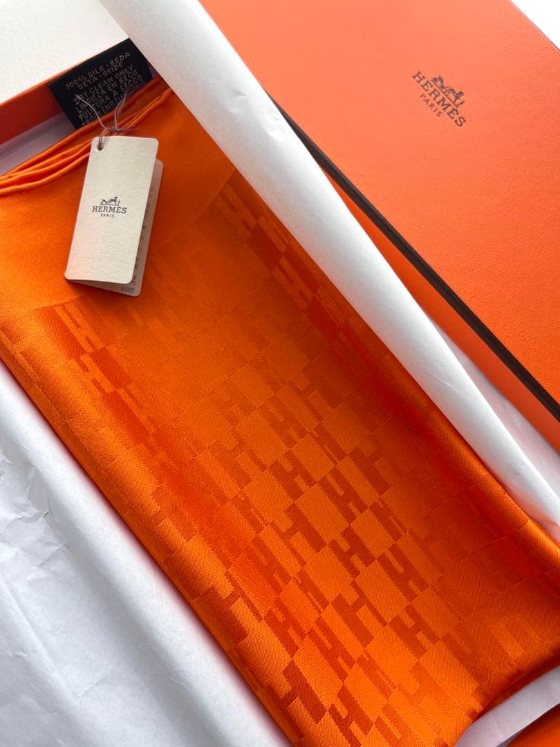 【未使用品】HERMES グランH シルク100% スカーフ ポケットチーフ