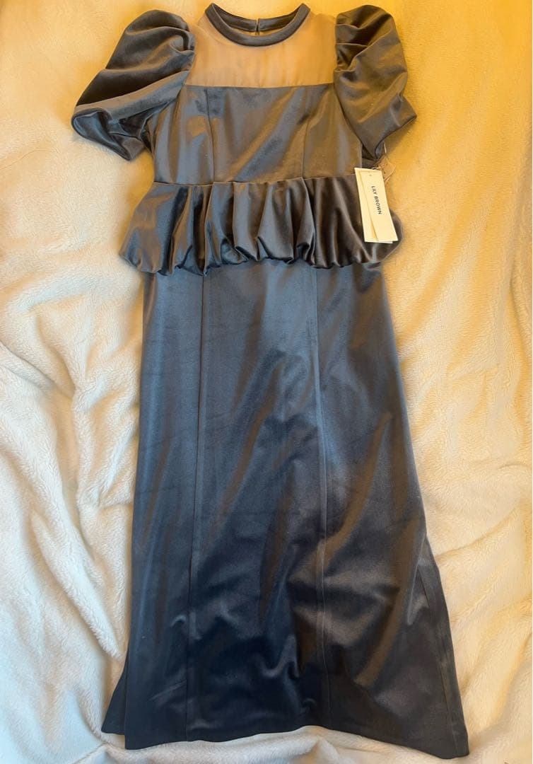 リリーブラウン　ペプラムベロアドレス　ブルーグレー　結婚式