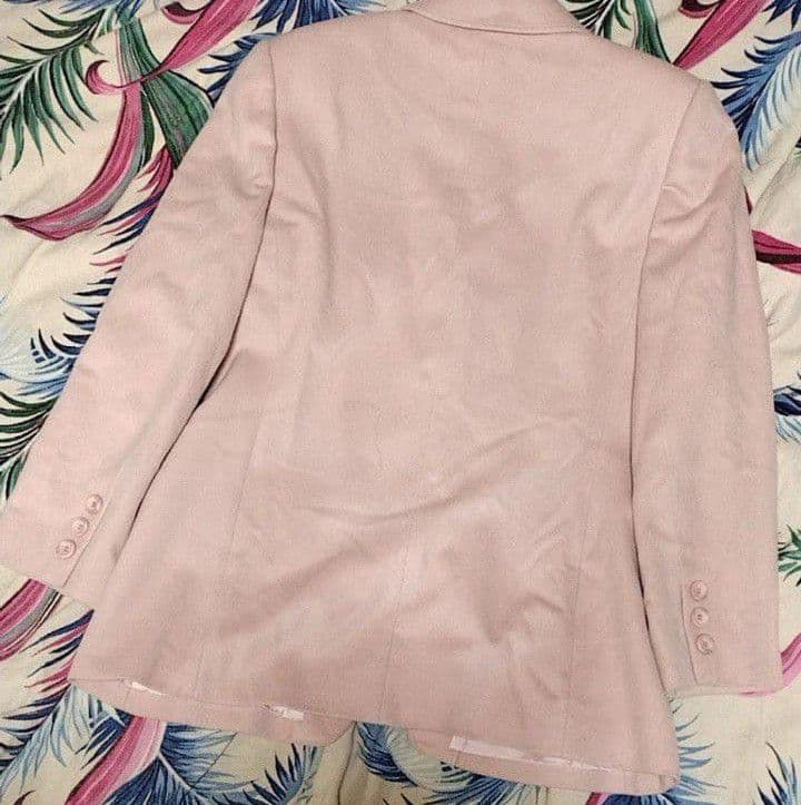 美品●ハーディエイミス●カシミヤ100％●ジャケット●ピンク色●猫ブローチ付き