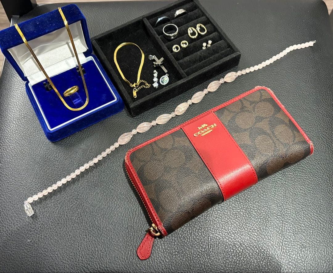 T*M様 生前整理アクセサリーまとめ売りとCOACHの財布