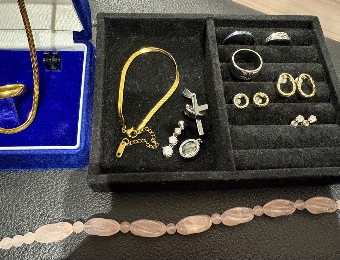 T*M様 生前整理アクセサリーまとめ売りとCOACHの財布