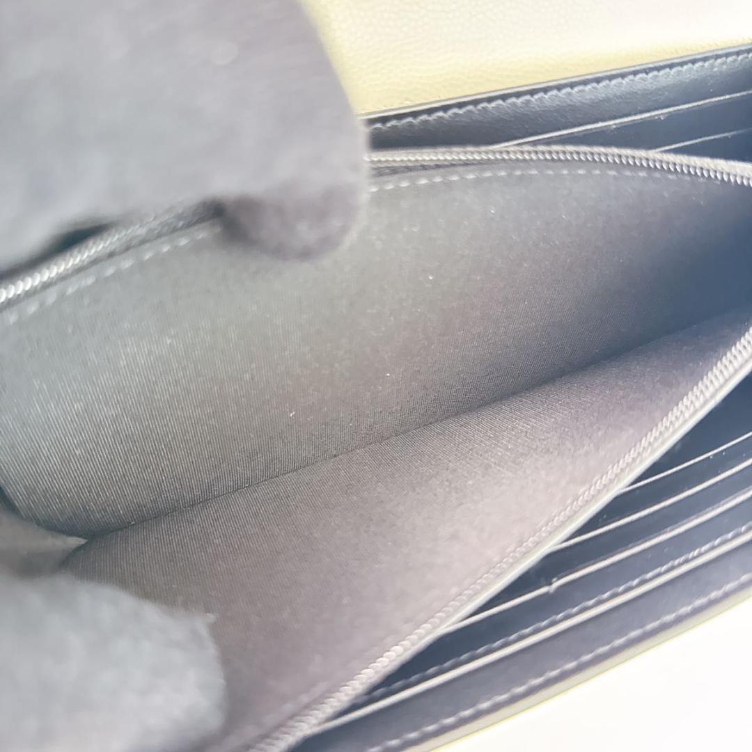 シャネル マトラッセ ココマーク キャビアスキン ホワイト 二つ折り長財布